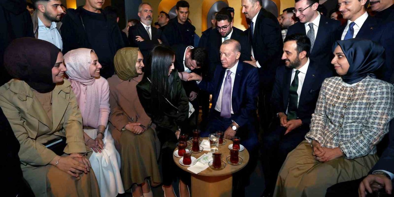 CUMHURBAŞKANI ERDOĞAN, İSTANBUL’DA GENÇLERLE BİR ARAYA GELDİ