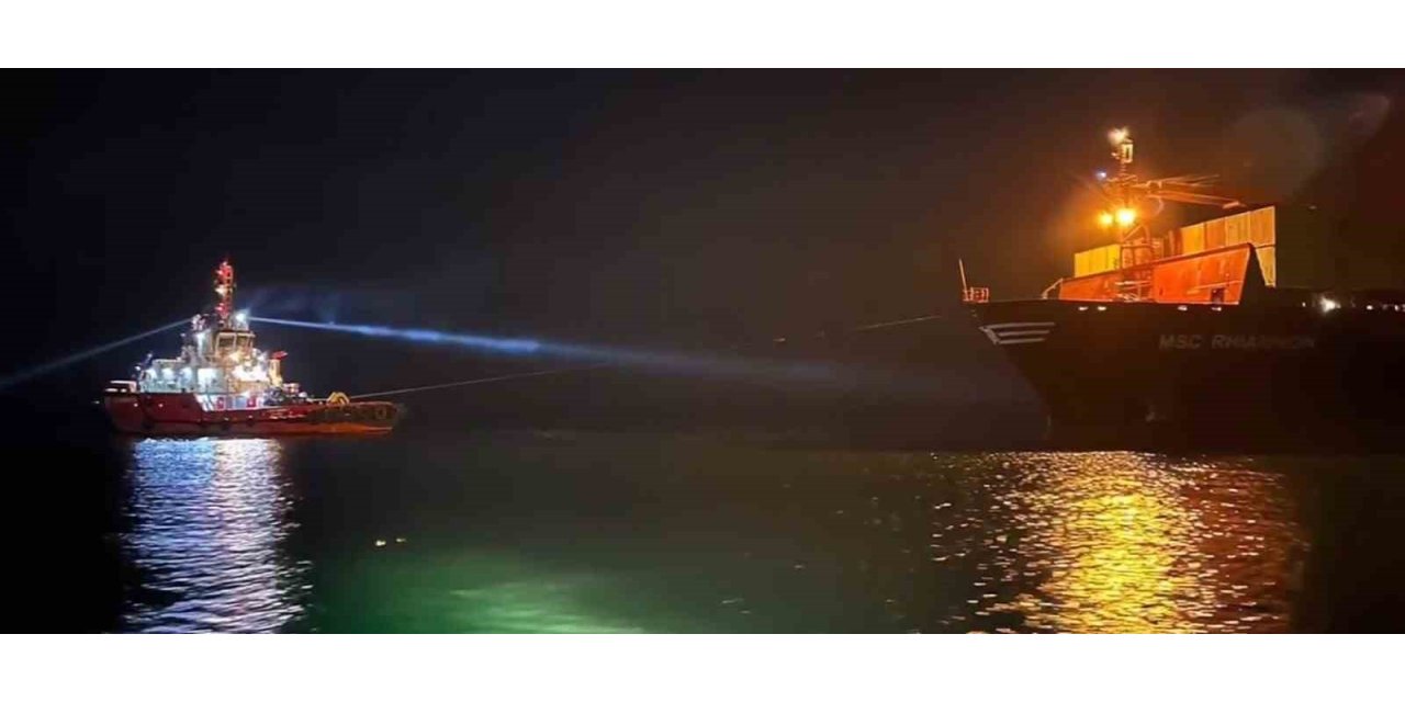 YEŞİLKÖY’DE KARAYA OTURAN KARGO GEMİSİ 13 SAAT SONRA KURTARILDI