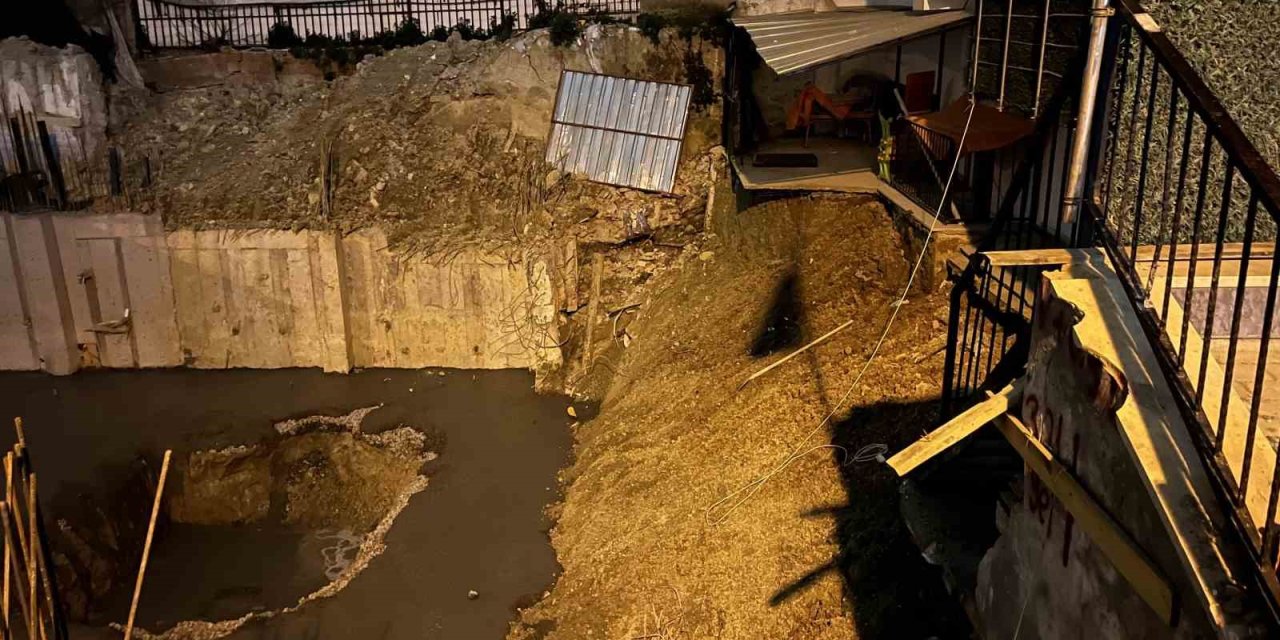 GÜNGÖREN’DE 6 KATLI BİNANIN BİTİŞİĞİNDEKİ İNŞAAT ALANINDA TOPRAK KAYMASI YAŞANDI