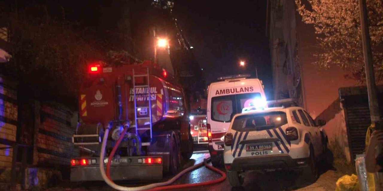 SARIYER’DEKİ TARİHİ TOPÇU KARAKOLU ALEV ALEV YANDI