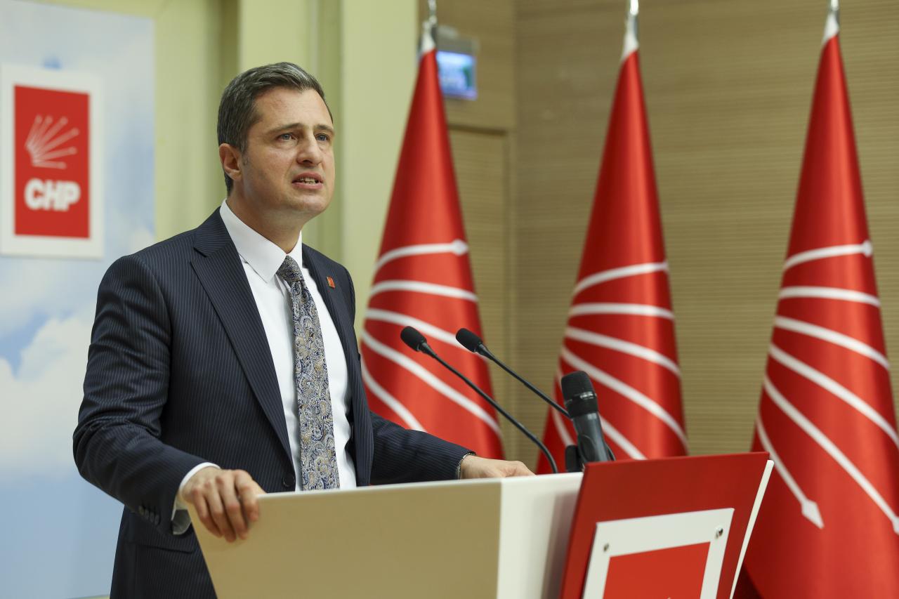 Deniz Yücel: “O Ceket Çıktı, O Kollar Sıvandı; Tarih Tekerrür Edecek, Saray, CHP’ye Bir Kez Daha Yenilecek”