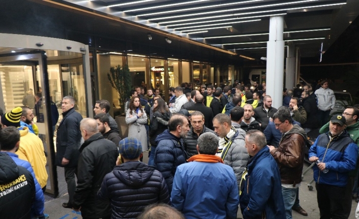 Fenerbahçeliler hastaneye akın etti