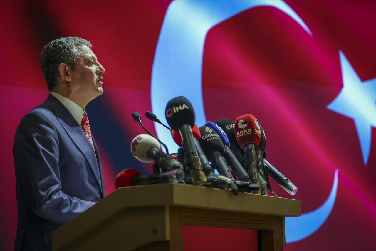 Cumhuriyet Halk Partisi Genel Başkanı Özgür Özel: “Fakülte, ‘Diploma Geçerli’ Demesin Diye Rektörlük Eliyle İptal Edildi”