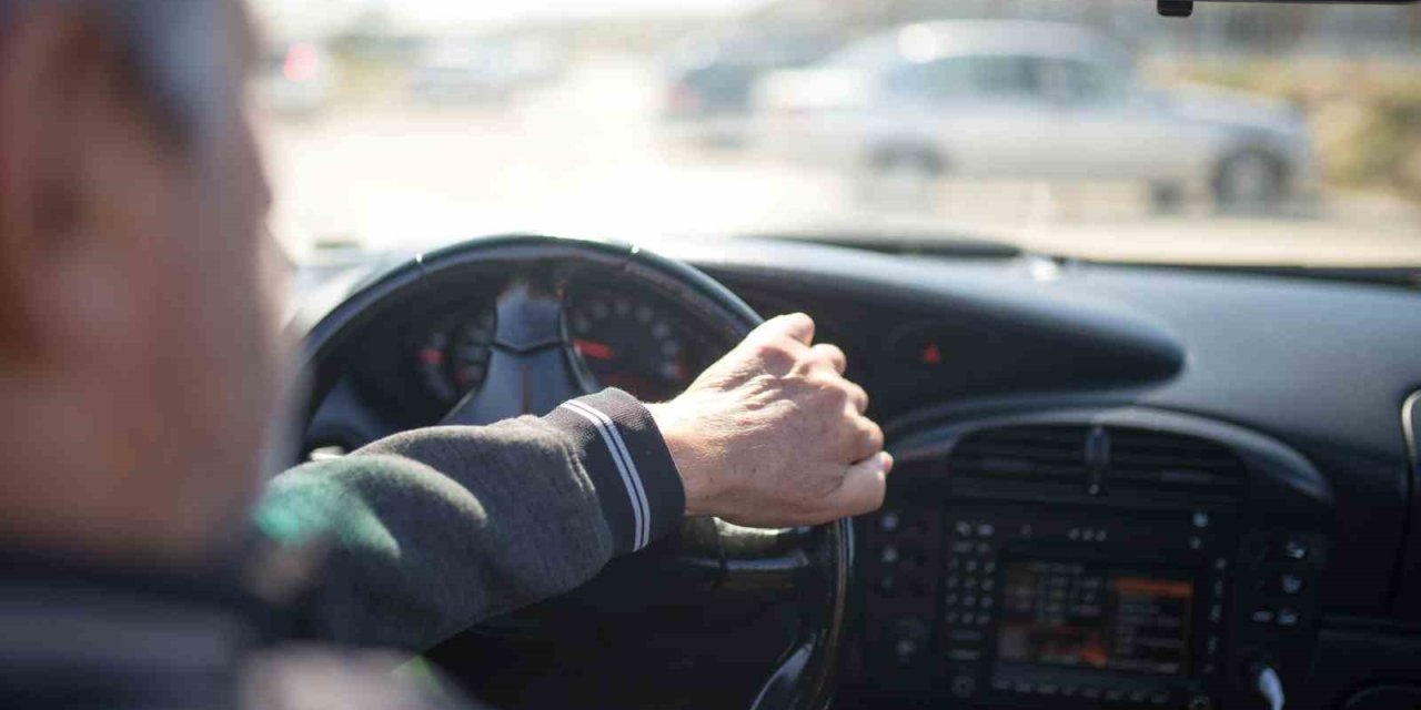 KALP KRİZİ DİREKSİYONDA YAKALADI: İKİ AYRI KAZA, İKİ CAN KAYBI