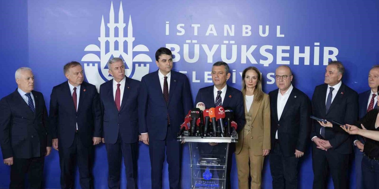 ÖZGÜR ÖZEL "TÜM İSTANBULLULARI AKŞAM SARAÇHANEYE BEKLİYORUZ"