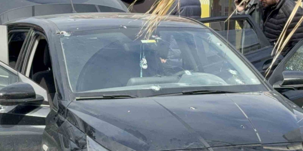 KÜÇÜKÇEKMECE’DE ARACA SİLAHLI SALDIRI: 1 ÖLÜ, 1 YARALI