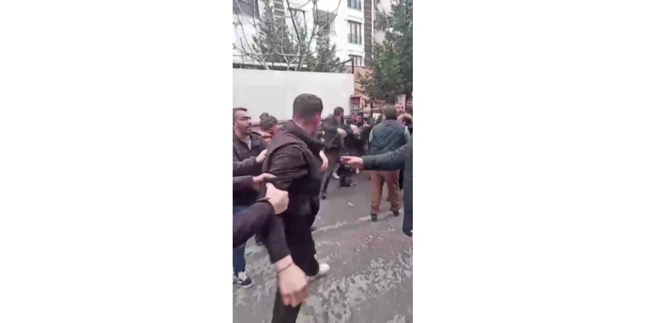 PENDİK’TE ARA GAZ KAVGASI: MOTOKURYE İLE CEMAAT BİRBİRİNE GİRDİ