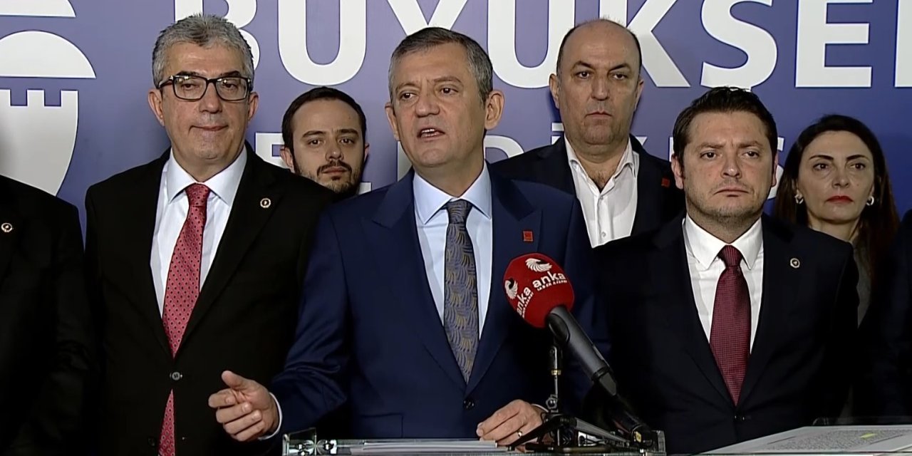 ÖZEL’DEN MİTİNGLERİ YAYINLAMAYAN MEDYAYA KARŞI BOYKOT ÇAĞRISI