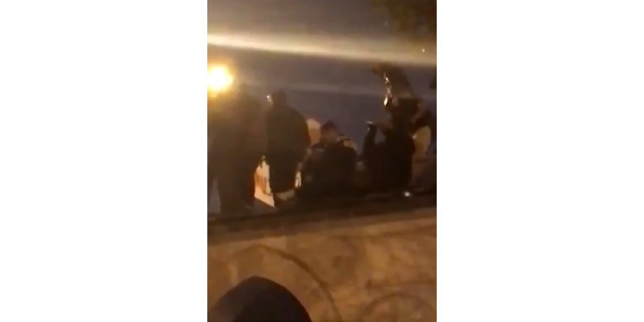 İBB PROTESTOCULARI ŞEHZADEBAŞI CAMİİ’NDE İÇKİ İÇTİ, AVLUYA ÇÖPLERİNİ ATTI