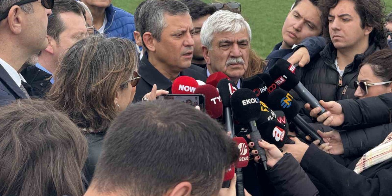 CHP GENEL BAŞKANI ÖZGÜR ÖZEL, İMAMOĞLU’NU CEZAEVİNDE ZİYARET ETTİ