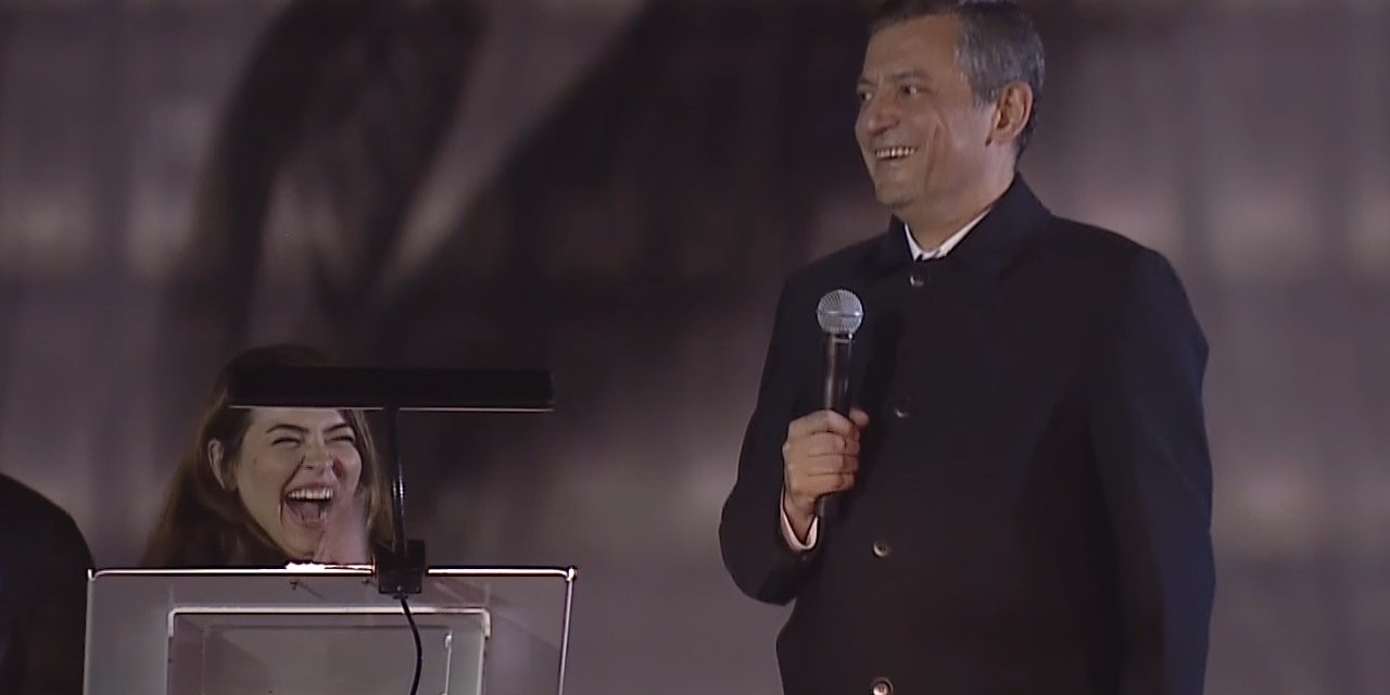 TERÖR PROPAGANDASI YAPAN EDA EZGİ YILDIZ, ÖZGÜR ÖZEL VE İMAMOĞLU AİLESİYLE YAN YANA