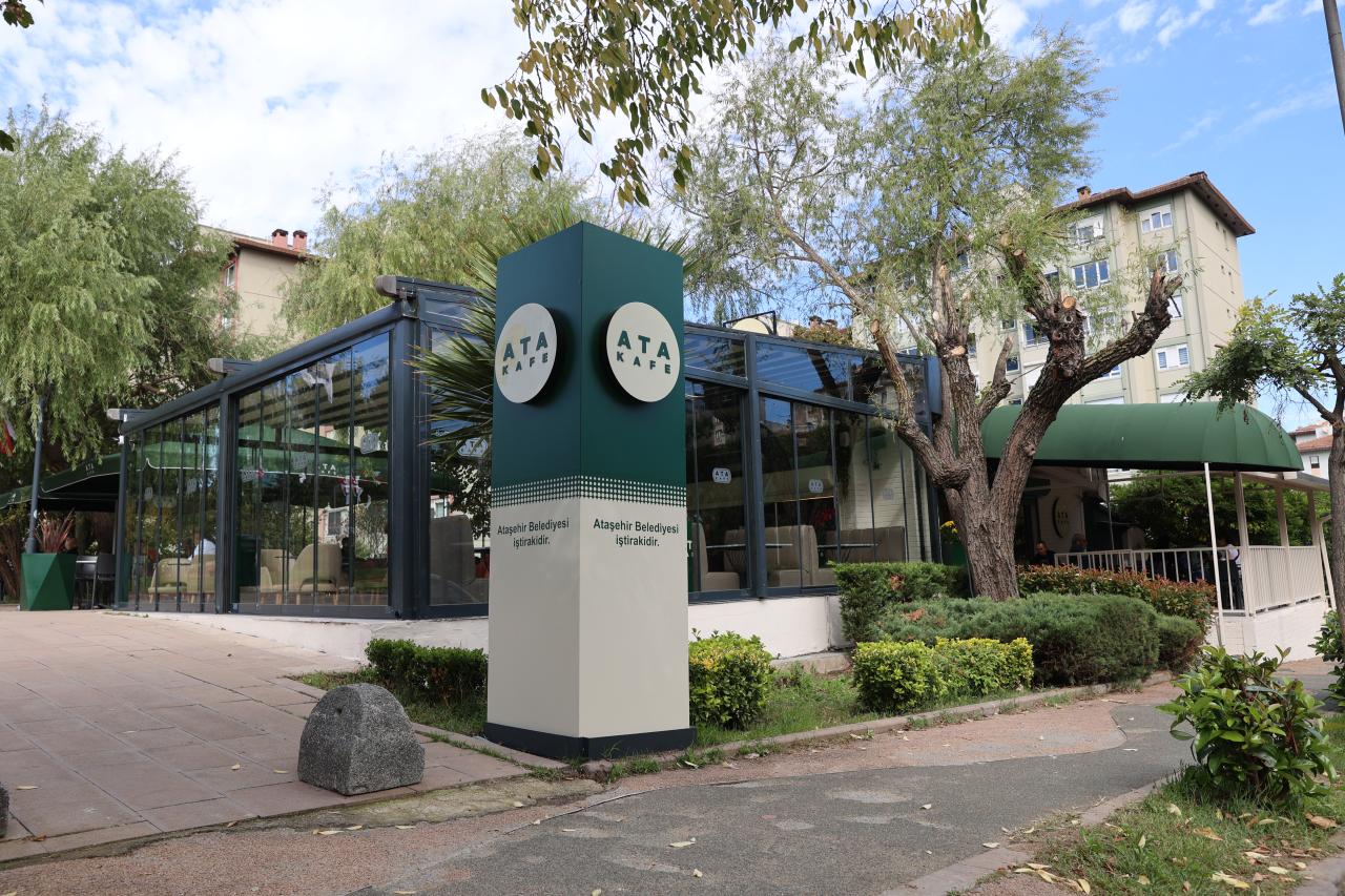 ÇAY VE KAHVE TUTKUNLARI ATA KAFELERDE BULUŞUYOR