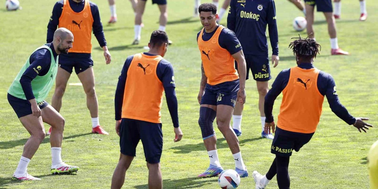 FENERBAHÇE, GALATASARAY MAÇI HAZIRLIKLARINI SÜRDÜRDÜ