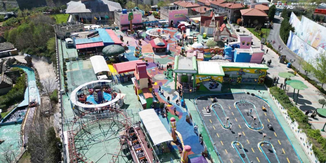 BAYRAMIN İKİNCİ GÜNÜNDE ÇOCUKLAR VİALAND’A AKIN ETTİ