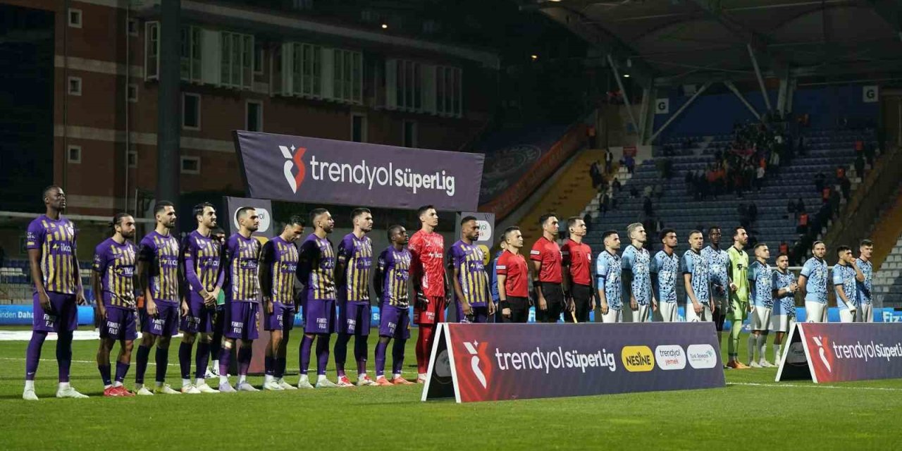 TRENDYOL SÜPER LİG: EYÜPSPOR: 0 - BAŞAKŞEHİR: 0 (MAÇ DEVAM EDİYOR)