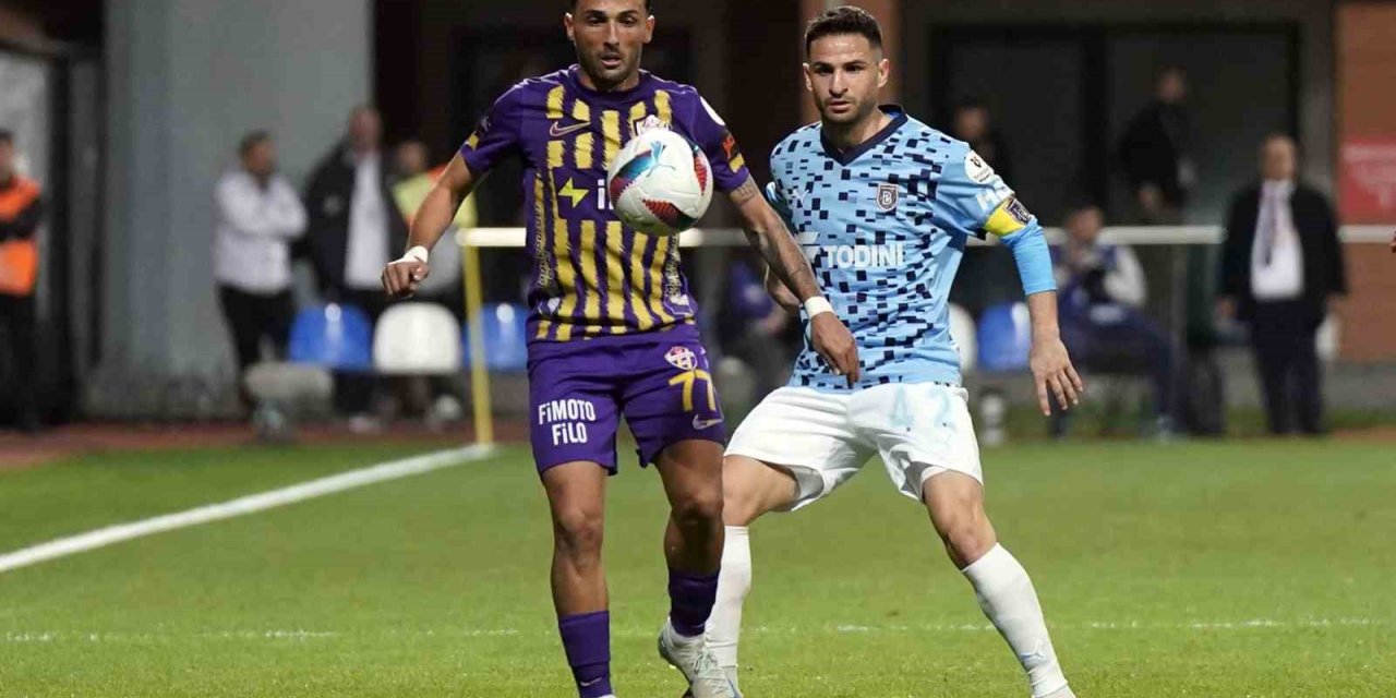 TRENDYOL SÜPER LİG: EYÜPSPOR: 1 - BAŞAKŞEHİR: 1 (İLK YARI)