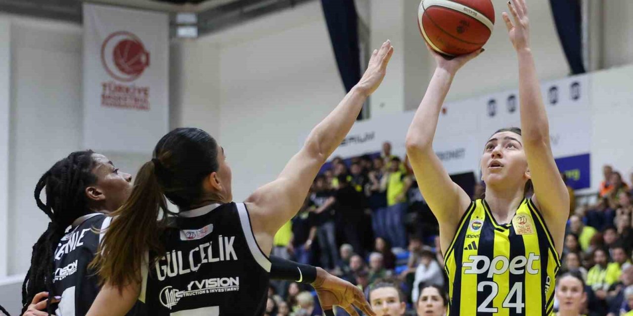 FENERBAHÇE OPET, YARI FİNAL SERİSİNDE 1-0 ÖNE GEÇTİ