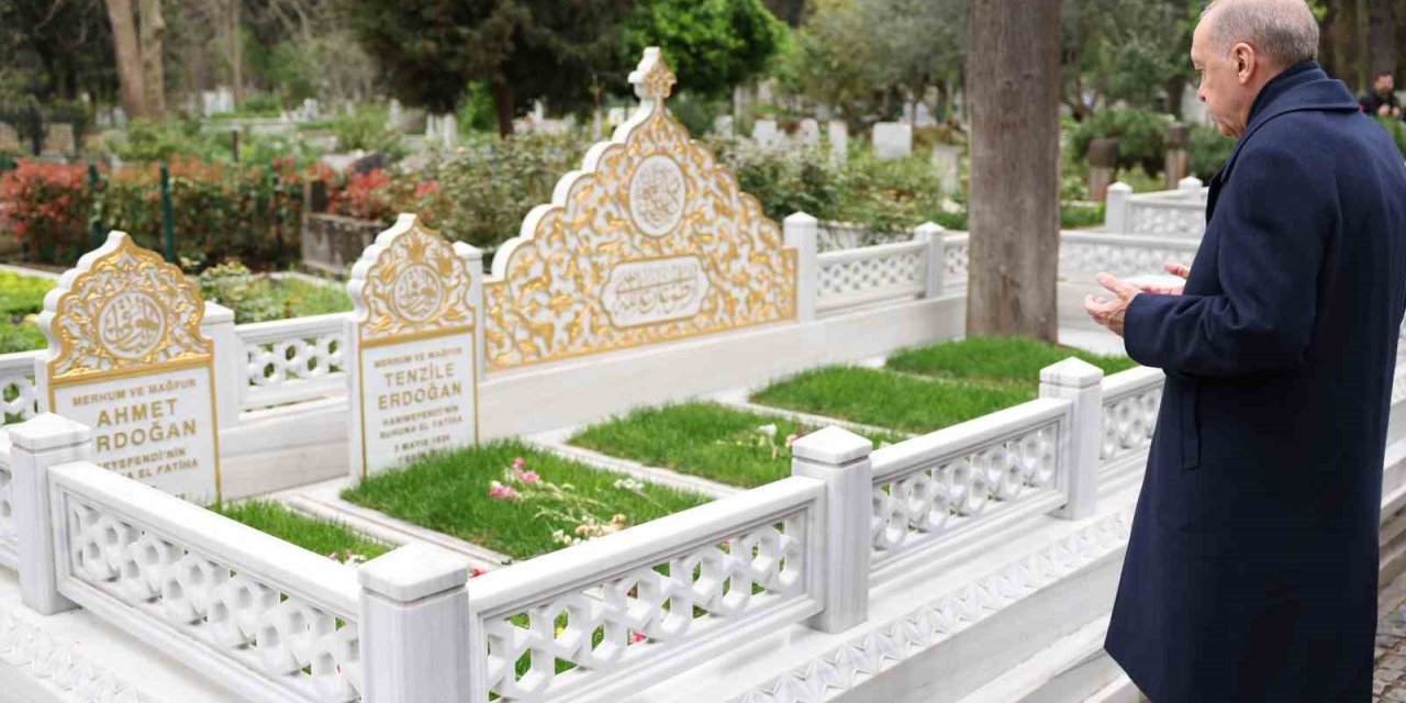 CUMHURBAŞKANI ERDOĞAN, ANNE VE BABASININ KABİRLERİNİ ZİYARET ETTİ