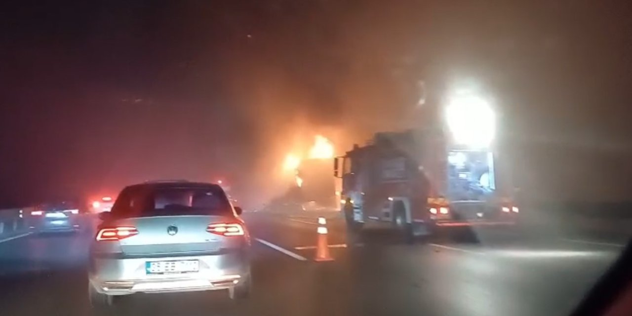 YAVUZ SULTAN SELİM KÖPRÜSÜ GİRİŞİNDE TIR YANGINI: O ANLAR KAMERADA