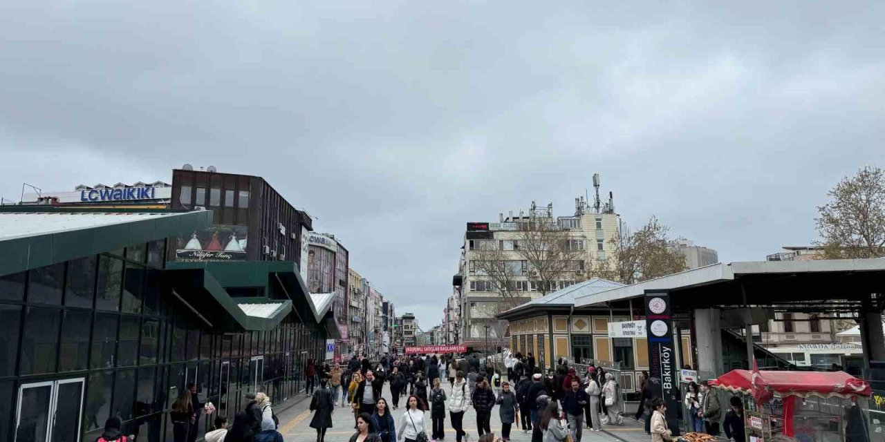 İSTANBUL’DA BOYKOT ÇAĞRISI KARŞILIK BULMADI: AVM VE RESTORANLARDA YOĞUNLUK DİKKAT ÇEKTİ