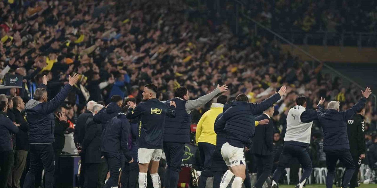 DERBİDE KAVGA ÇIKTI: 4 KIRMIZI KART ÇIKTI