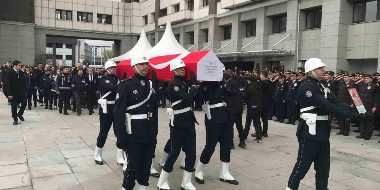 ŞEHİT BEKÇİ İÇİN İSTANBUL EMNİYETİNDE TÖREN DÜZENLENDİ