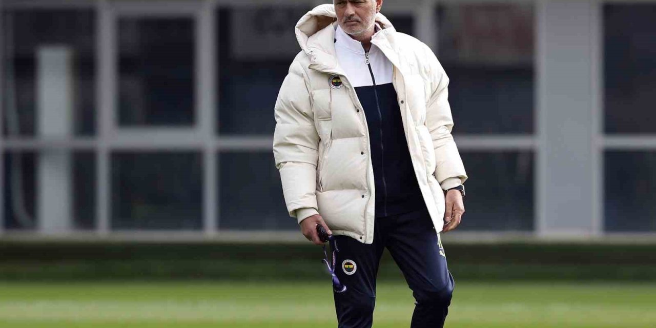 FENERBAHÇE, TRABZONSPOR MAÇI HAZIRLIKLARINA BAŞLADI