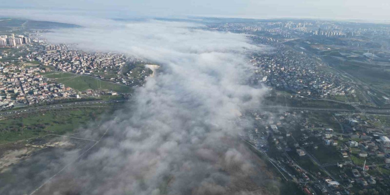 İSTANBUL’DA SİS BULUTLARI KARTPOSTALLIK GÖRÜNTÜ OLUŞTURDU