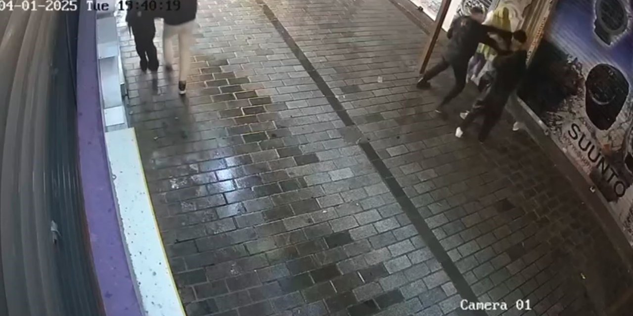 BEYOĞLU’NDA HAREKETLİ DAKİKALAR: KADINA ŞİDDET UYGULAYAN ŞAHSA BEKÇİ MÜDAHALESİ