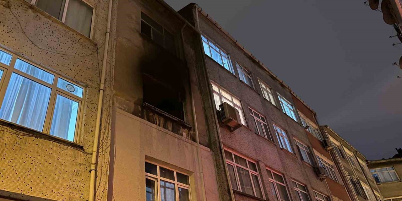 FATİH’TE 3 KATLI BİNADA YANGIN
