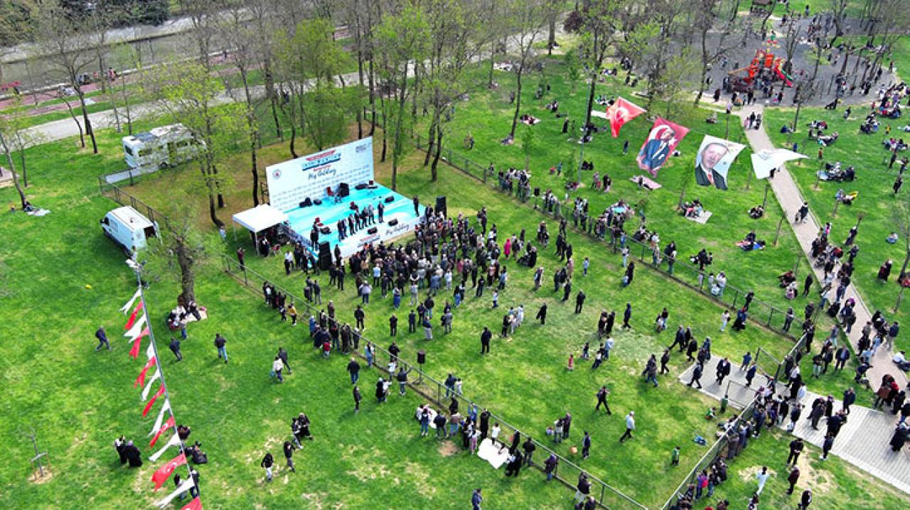 KÂĞITHANE’DE BALIK EKMEK ZİYAFETİNE ON BİNLER KATILDI