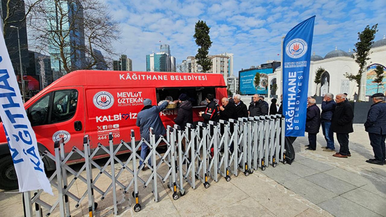 KÂĞITHANE’DE VATANDAŞA SICAK ÇORBA İKRAMI