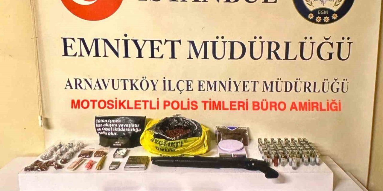 ARNAVUTKÖY’DE YUNUS POLİSLERİ UYUŞTURUCU TİCARETİNİ SUÇÜSTÜ YAKALADI