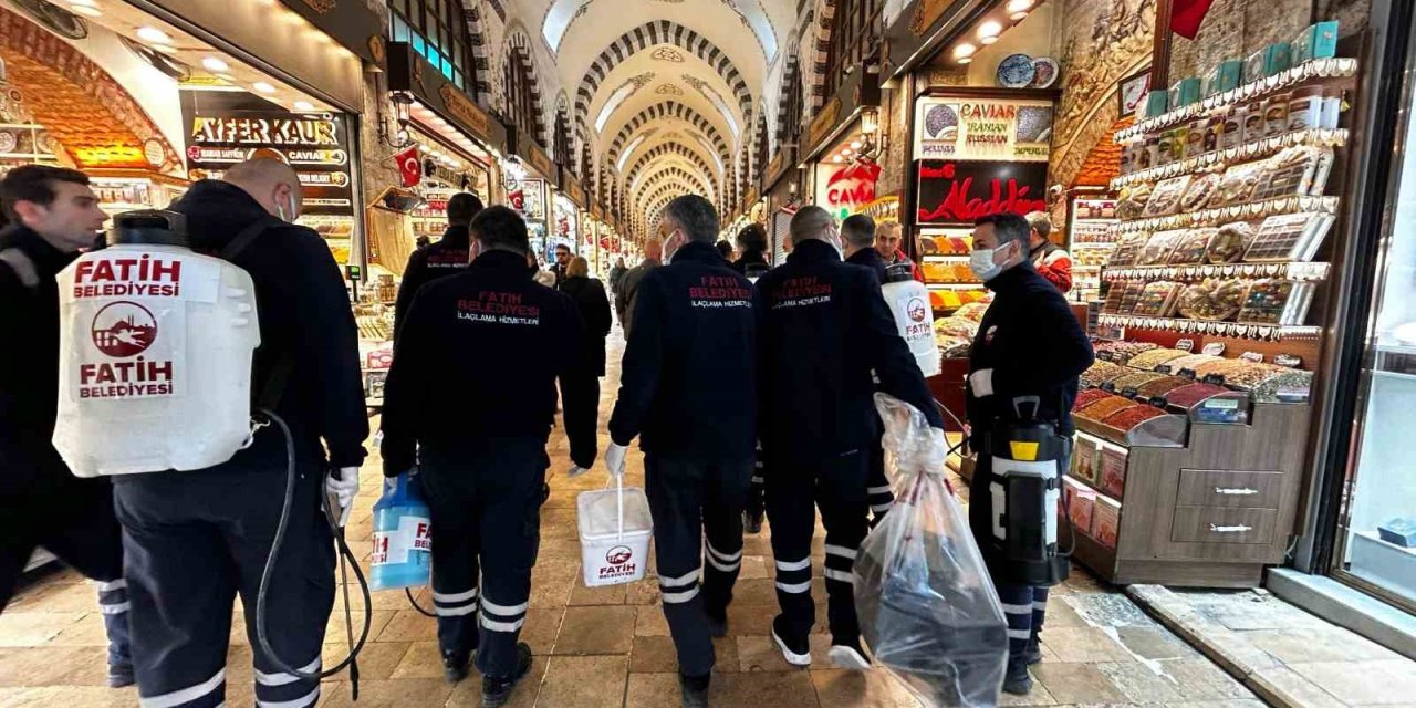 TARİHİ MISIR ÇARŞISI’NDA İLAÇLAMA ÇALIŞMASI YAPILDI