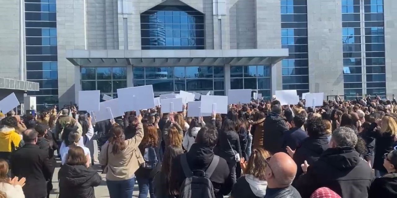 MATTİA AHMET İÇİN YÜZLERCE KİŞİ KARTAL ADLİYESİ’NE AKIN ETTİ