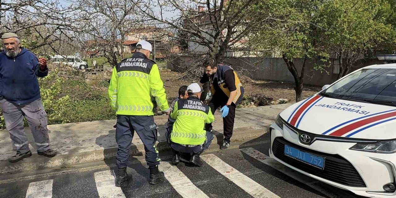 ARNAVUTKÖY’DE KAMYONET İLE KAMYON ÇARPIŞTI: 2 YARALI