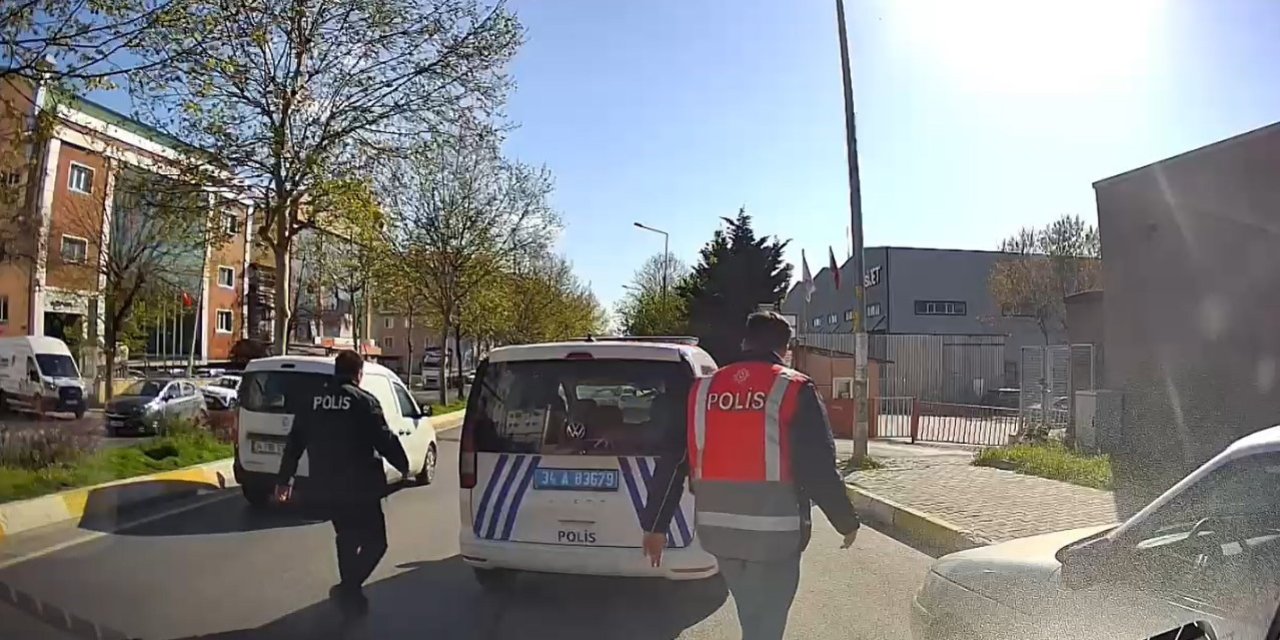 ESENYURT’TA, TRAFİKTE ARAÇ SÜRÜCÜSÜYLE TARTIŞAN POLİS MEMURU GÖREVDEN UZAKLAŞTIRILDI