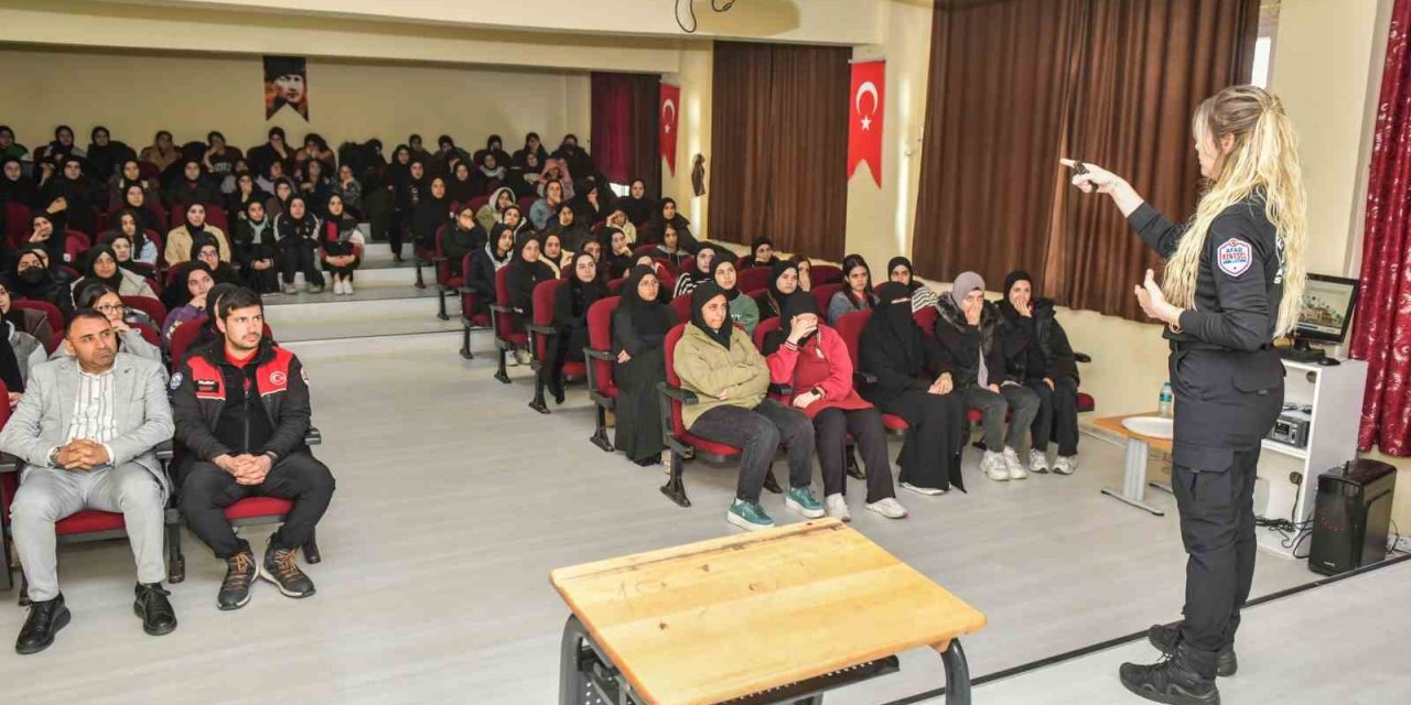 ESENYURT BELEDİYESİ’NDEN 900 ÖĞRENCİYE AFET BİLİNCİ EĞİTİMİ