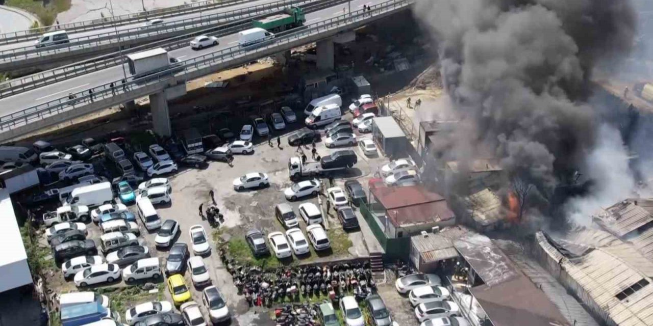 BAŞAKŞEHİR’DE KİMYA DEPOSU ADETA ALEV TOPUNA DÖNDÜ