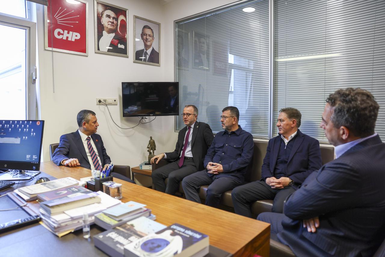 CHP Genel Başkanı Özgür Özel'den, Ankara Milletvekili Okan Konuralp’e Taziye Ziyareti