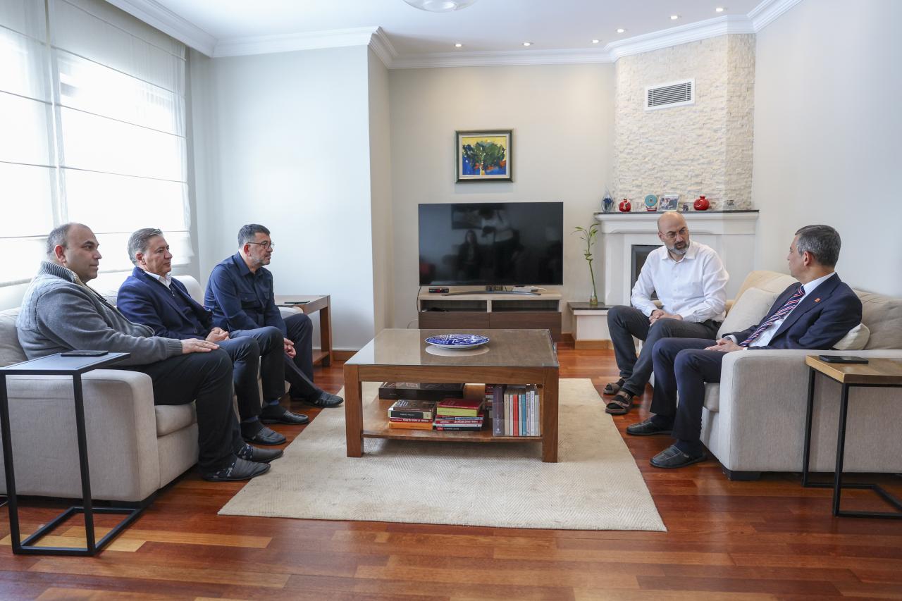 CHP Genel Başkanı Özgür Özel'den, İstanbul Milletvekili Fethi Açıkel’e Taziye Ziyareti