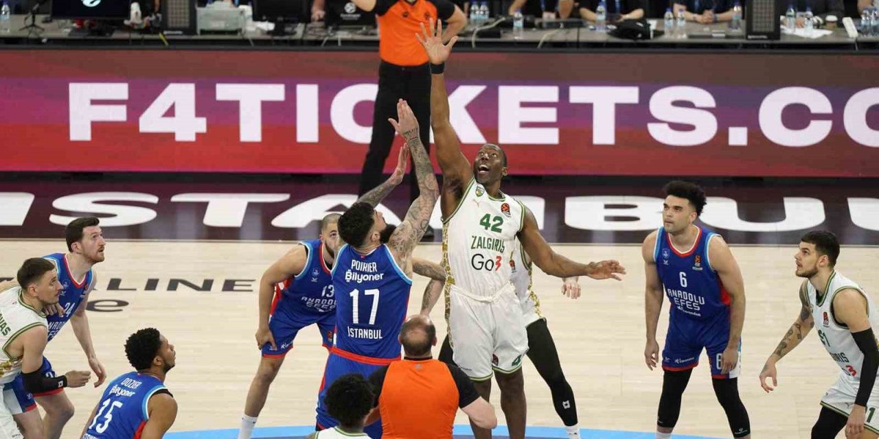 A. EFES, EUROLEAGUE’DE PLAY-OFF’U GARANTİLEDİ