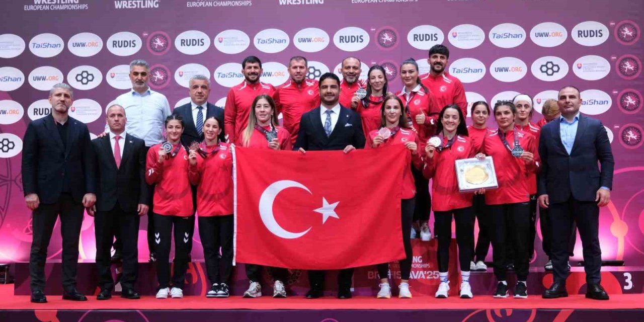 AVRUPA GÜREŞ ŞAMPİYONASI’NDA MİLLİ KADIN GÜREŞÇİLERDEN TARİHİ BAŞARI