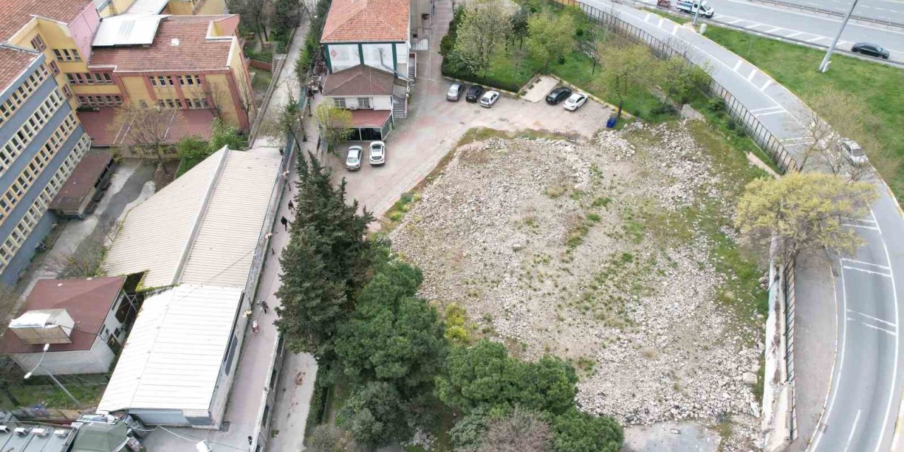 İMAMOĞLU AVCILAR’DAKİ HASARLI CAMİYİ YAPTIRACAĞINA SÖZ VERİP YIKTIRMIŞTI