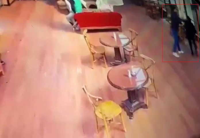 SOSYAL MEDYA FENOMENİ DANLA BİLİÇ’İ ESKİ SEVGİLİSİNİN DARP ETTİĞİ ANLAR KAMERADA