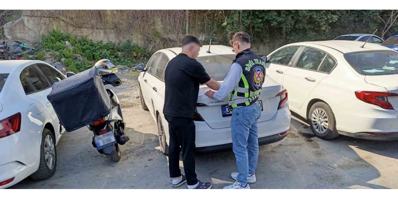 KAĞITHANE’DE TRAFİĞE TEHLİKEYE DÜŞÜREN MOTOSİKLET SÜRÜCÜSÜNE CEZAİ İŞLEM UYGULANDI