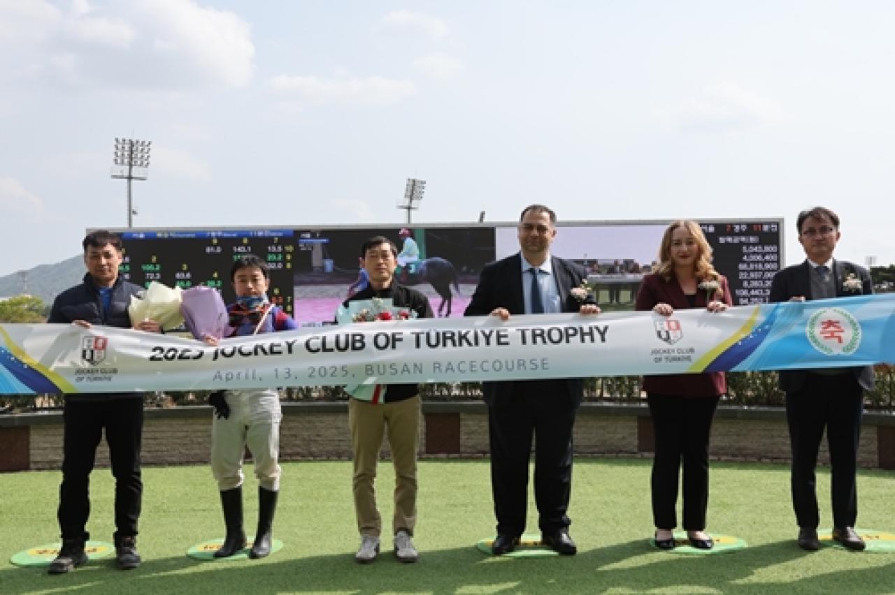 Güney Kore’deki TJK Koşusu’nu Hangang Class pist rekoru kırarak kazandı