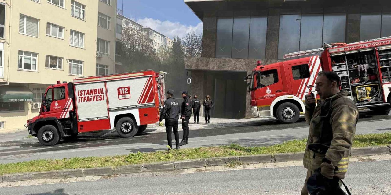 BEŞİKTAŞ’TA İŞÇİLERİN KALDIĞI OTEL İNŞAATINDA YANGIN PANİĞİ