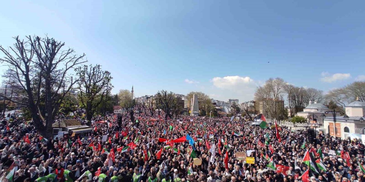 İSTANBUL’DA FİLİSTİN’E DESTEK YÜRÜYÜŞÜ YAPILDI