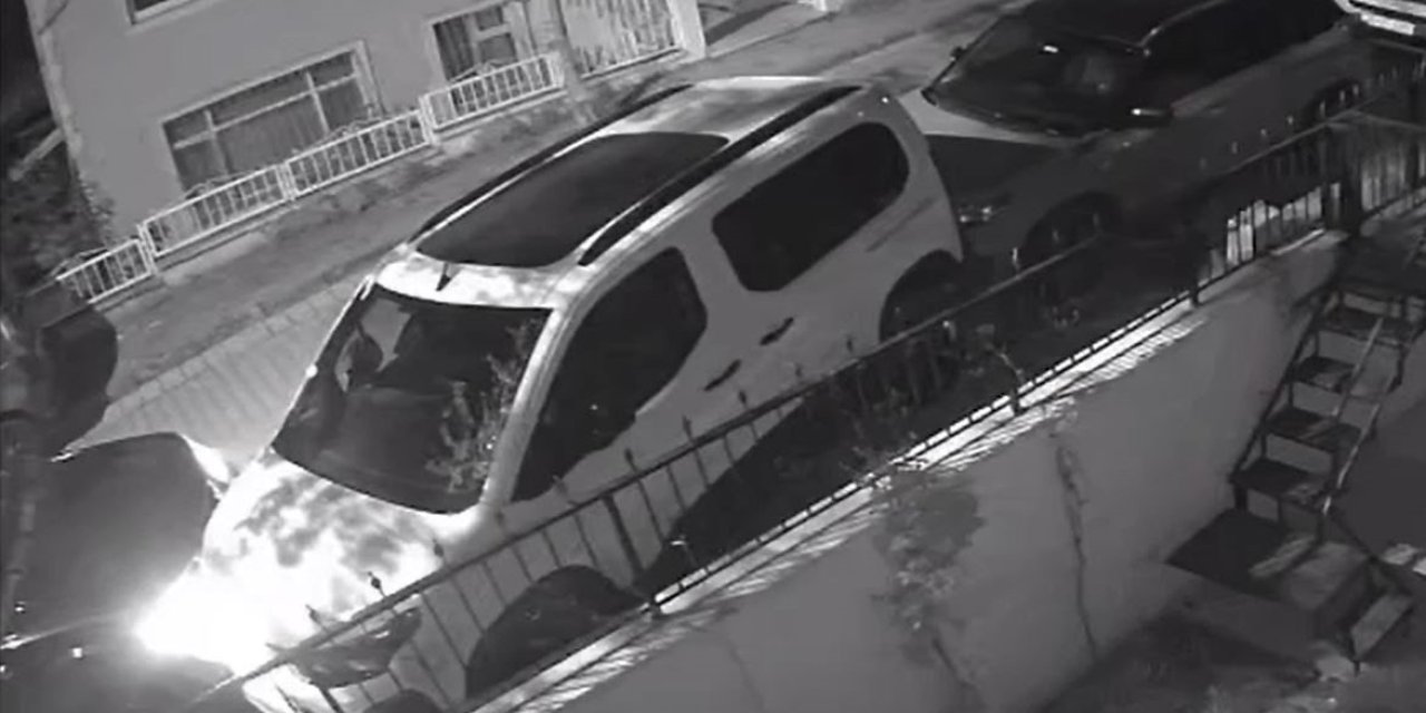 AVCILAR’DA PARK HALİNDEKİ 8 ARACA ÇARPAN SÜRÜCÜ KAÇTI